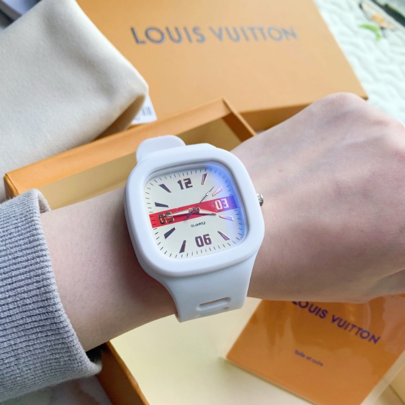 ساعة إلكترونية مربعة من السيلي - مراجعة Outdoor Sport Watch وسعره